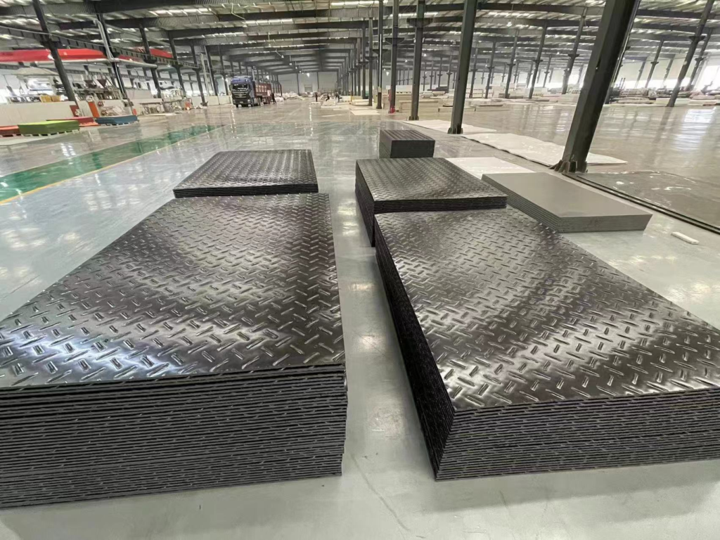 HDPE Temporary Road Mats for Pile Driver Construction – Safe & Efficient Access on Muddy Terrain